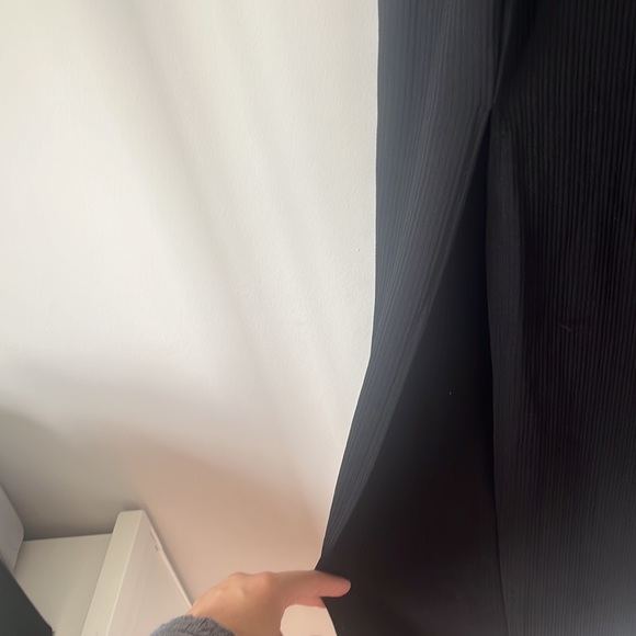 Black fitted bodycon midi skirt with slit and hook at waist - Picture 4 of 7